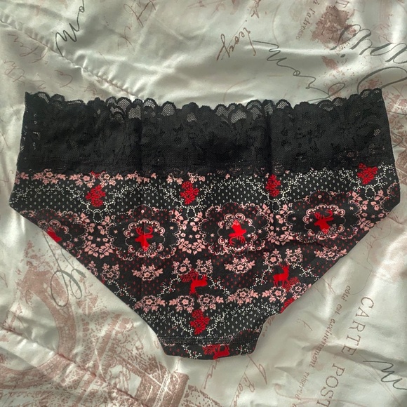 VICTORIA’S SECRET Holiday Under Wear Black Lace Size M - Picture 2 of 4